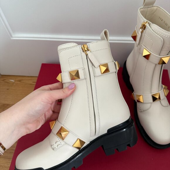NWT Valentino Garavani Combat Boots Calfskin Leather Gold-tone Studs Sz 36 - Picture 8 of 12
